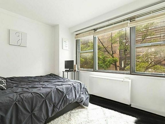 4th image of 7 E 14th St APT 317