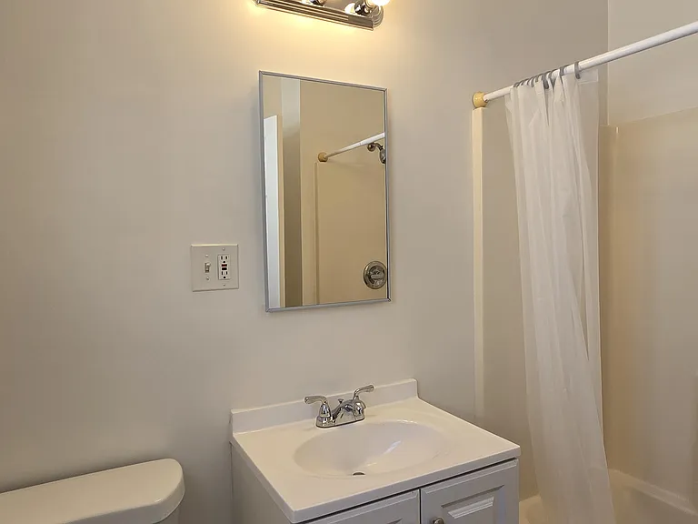 1195 W 30th St #1/4 — Photo 9