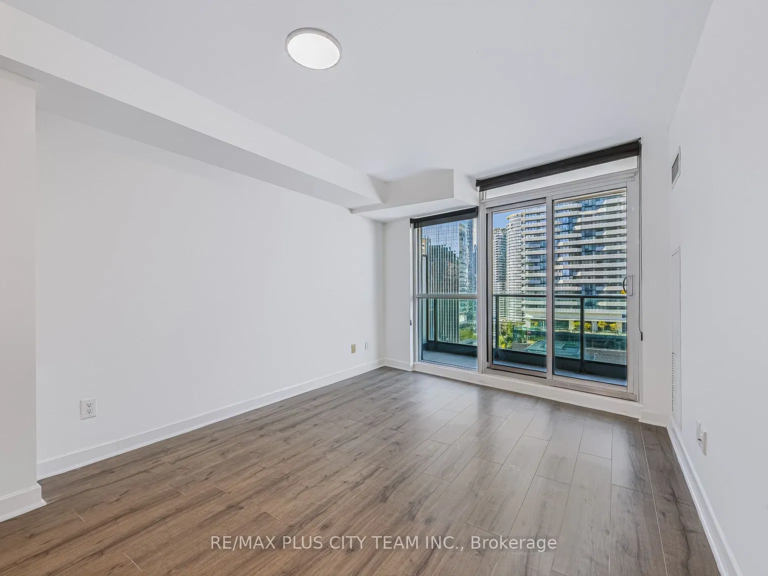 33 Bay St — Photo 3