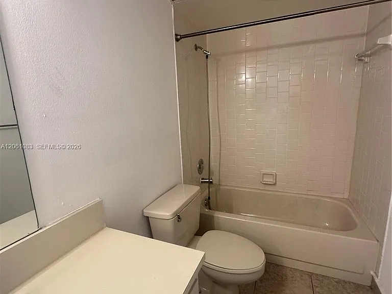 8290 Lake Dr #517 — Photo 13