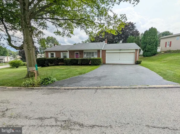 32 Strassburg Cir, Shrewsbury, PA 17361