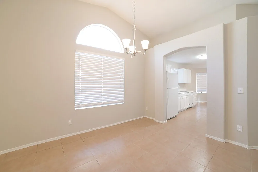 3 bed, 2.0 bath, 1420 sqft, $2,250 — Photo 4