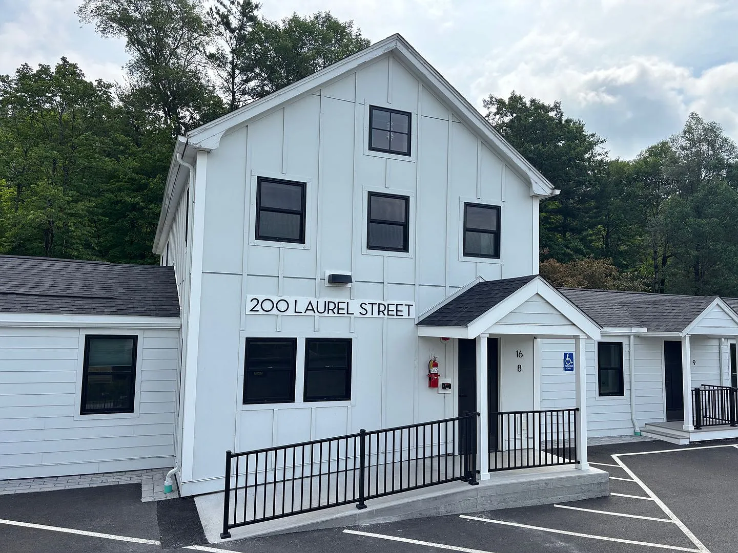 200 Laurel Street — Photo 2