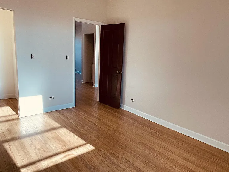 3238 W Berteau Ave #2E — Photo 9