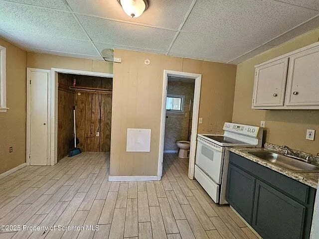 134 S Main - D — Photo 3