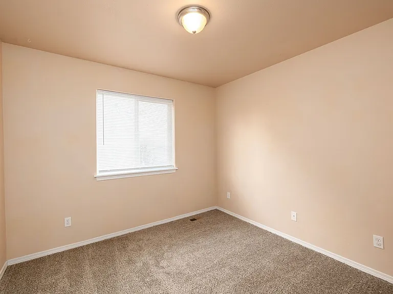 326 S Thierman Rd — Photo 27