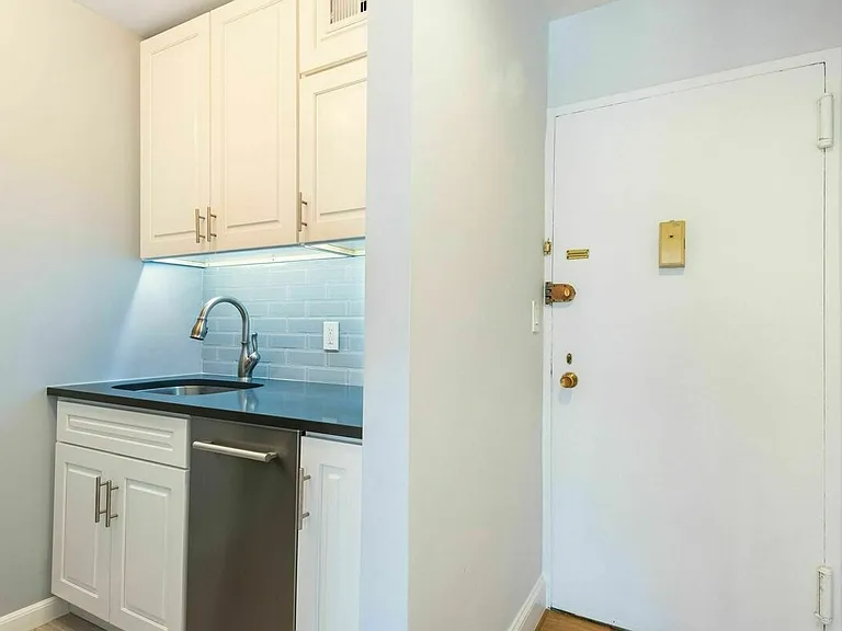 155 E 34th St #11B — Photo 10
