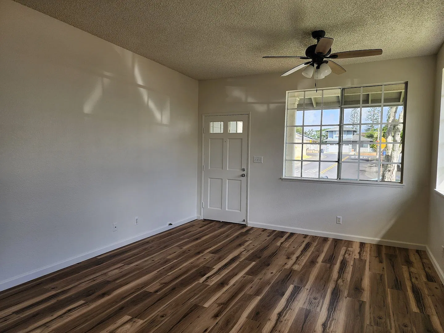 3 bed 2 Bath in Mililani Mauka — Photo 2