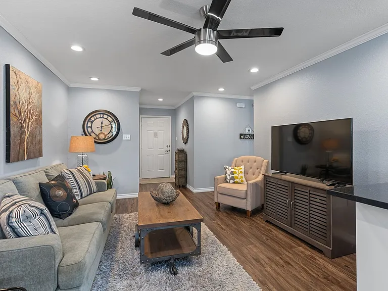 226 Claris Ln — Photo 6