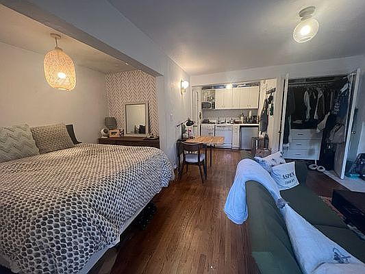 4th image of 333 W 11th St APT Gf