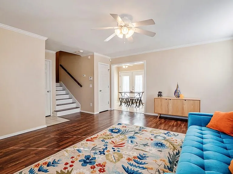 324 Belmont Dr — Photo 3