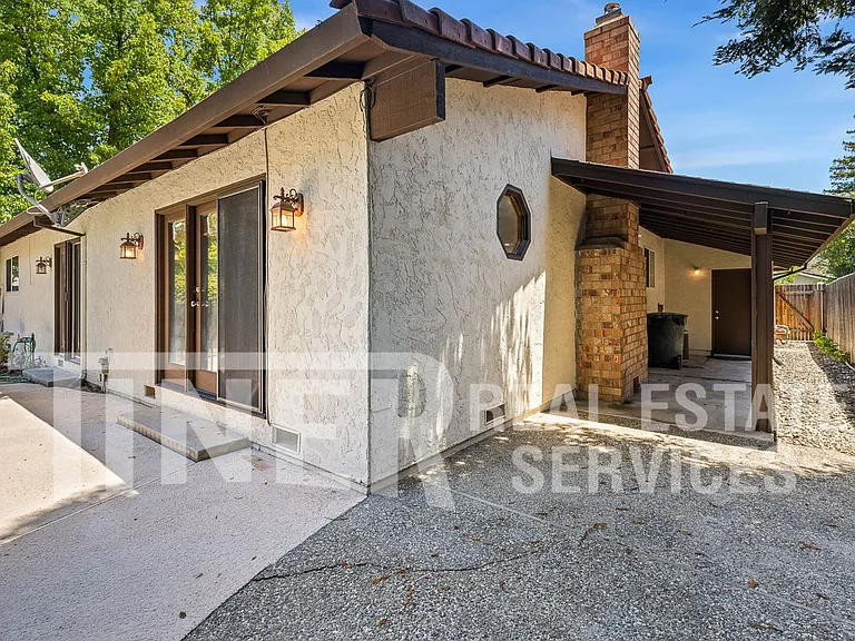 1721 Oakwood Dr — Photo 23