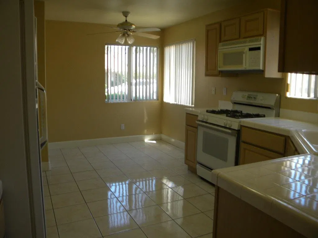 3 bed, 1400 sqft, $2,695 — Photo 3