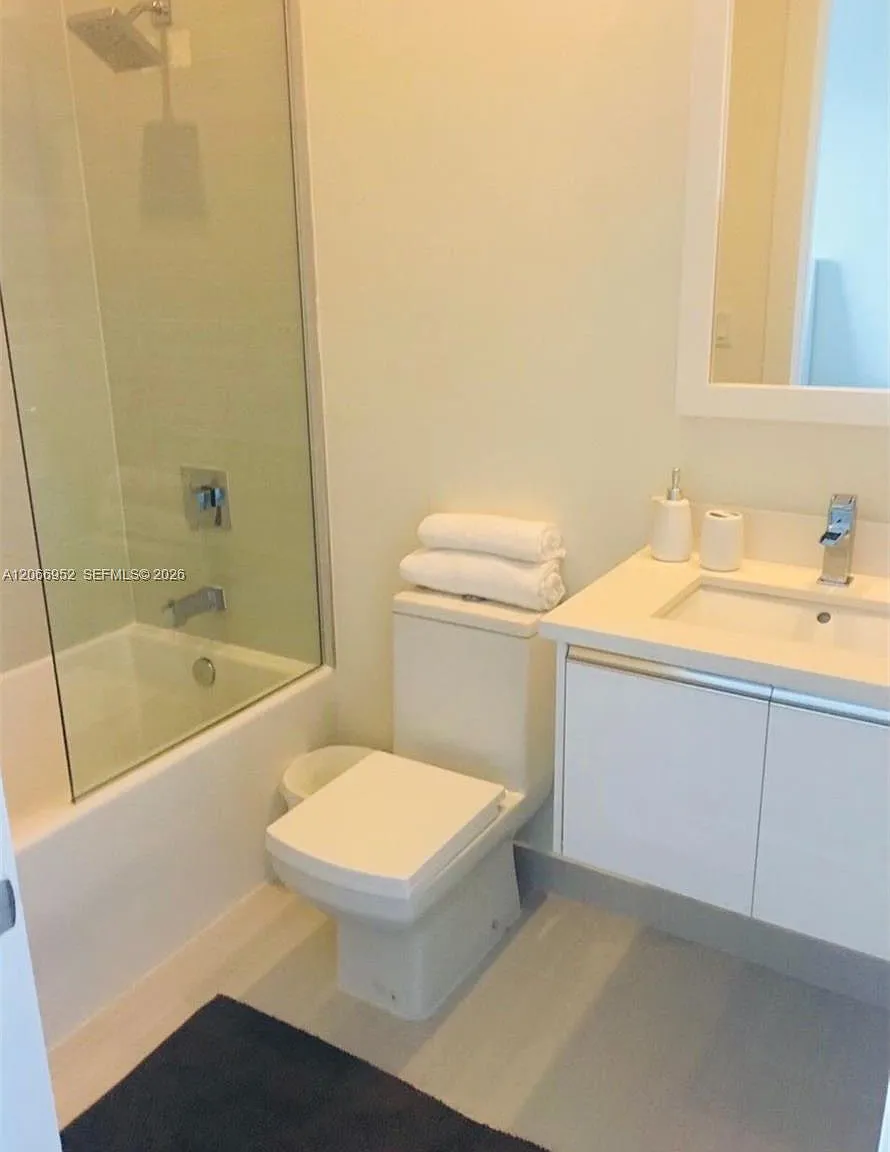 Landmark At Doral Condo — Photo 2