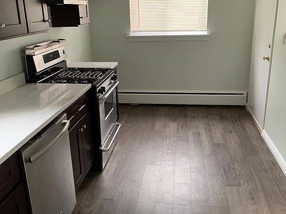 2nd image of 15 Huron Pl Floor 1