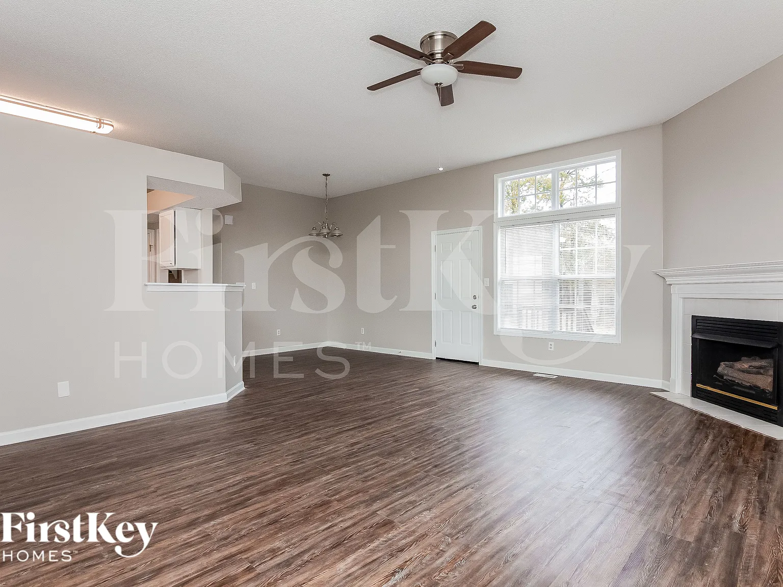 3 bed, 2.0 bath, 1462 sqft, $1,900 — Photo 3