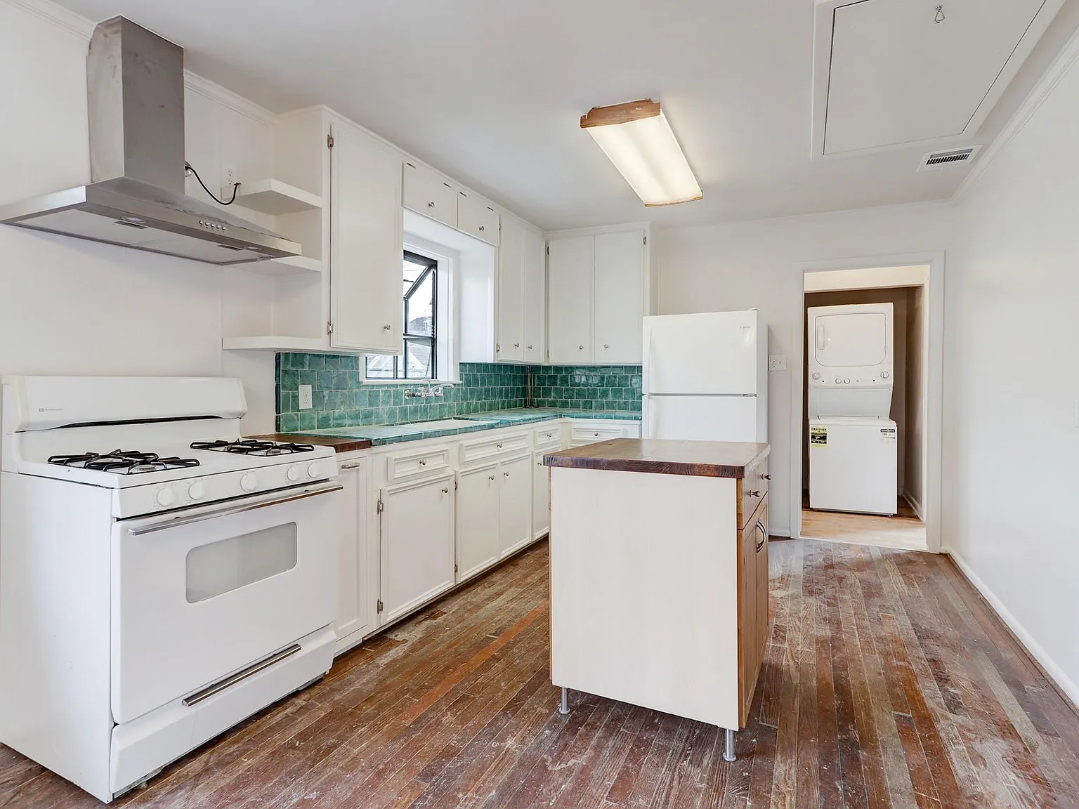 2 bed, 1.0 bath, 782 sqft, $2,000 — Photo 2
