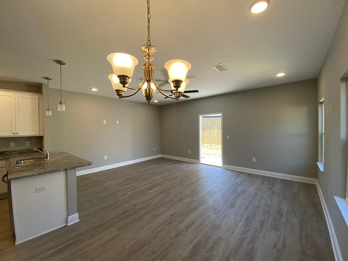 1001 Grace Lane — Photo 3