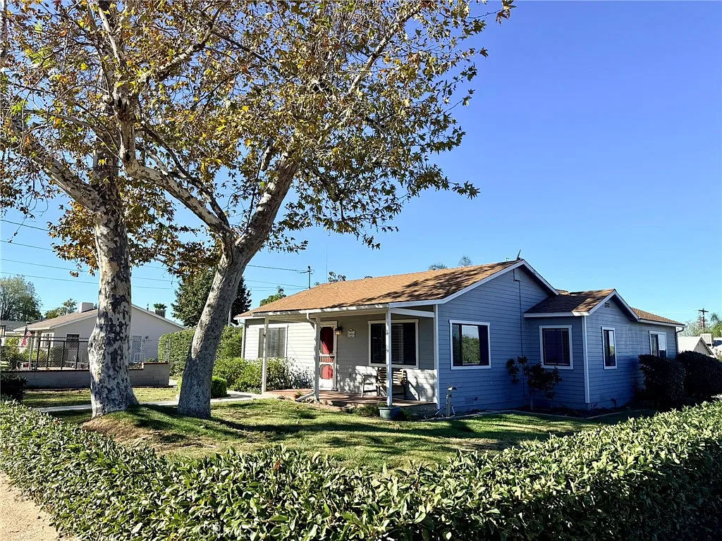 3 bed, 1.5 bath, 1269 sqft, $2,895 — Photo 2