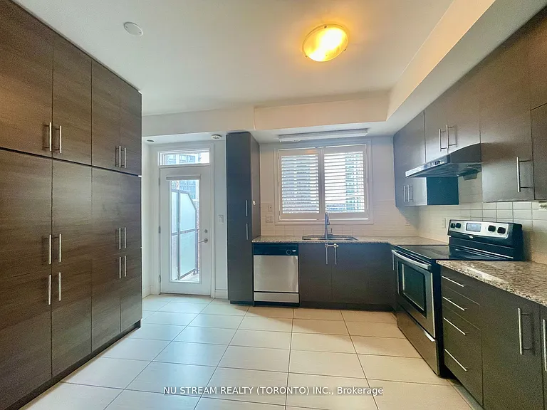 241 S Park Rd — Photo 8