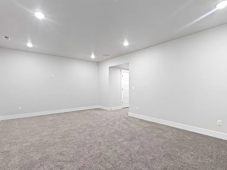 656 Jeanine Dr — Photo 51