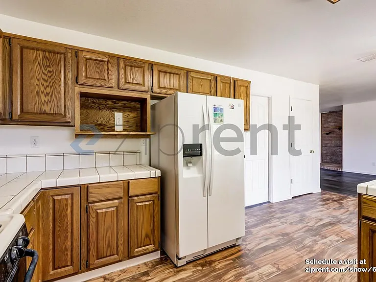 168 W Adams St — Photo 4