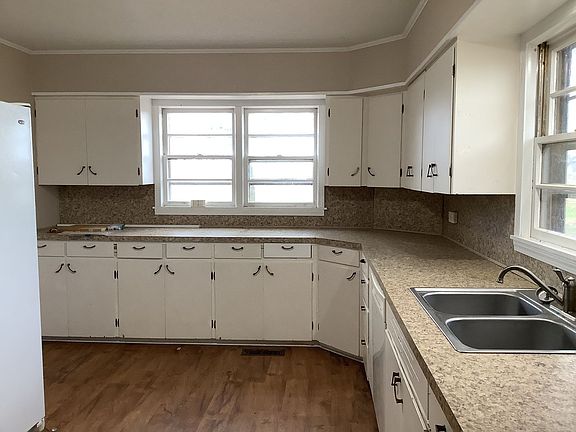 2nd image of 221 Maddox Ln