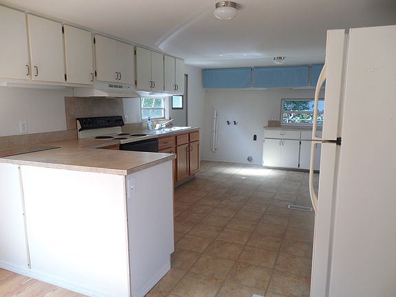 2nd image of 3009 Vousden Ln
