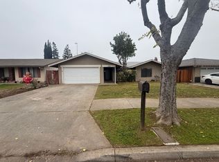 1036 Mirror Lake Dr, Merced, CA