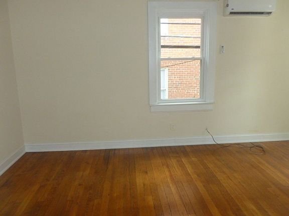 2nd image of 2609 W Grace St