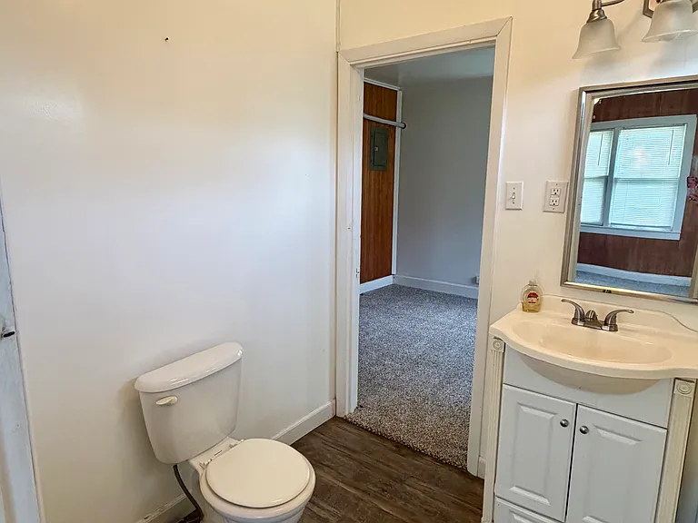 211 NW 6th St — Photo 6