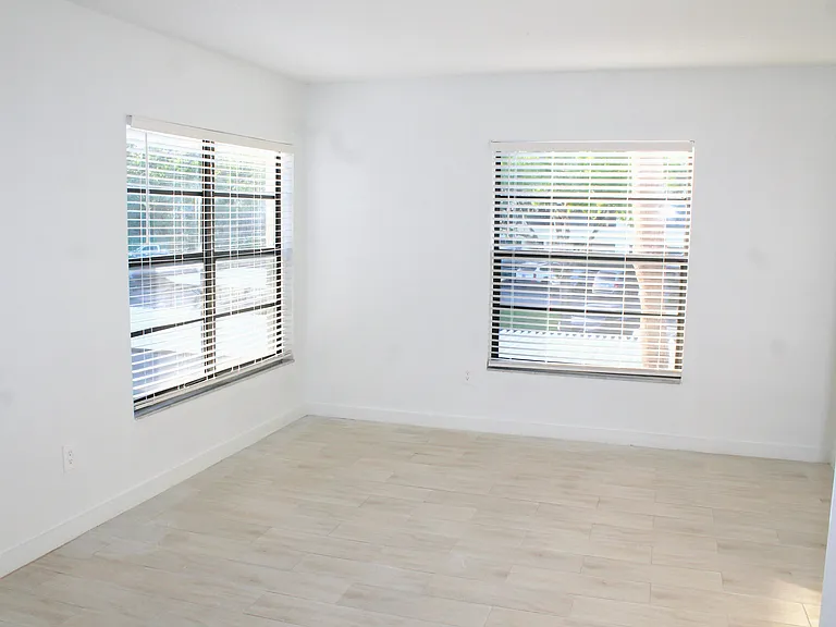 13608 S Village Dr — Photo 11