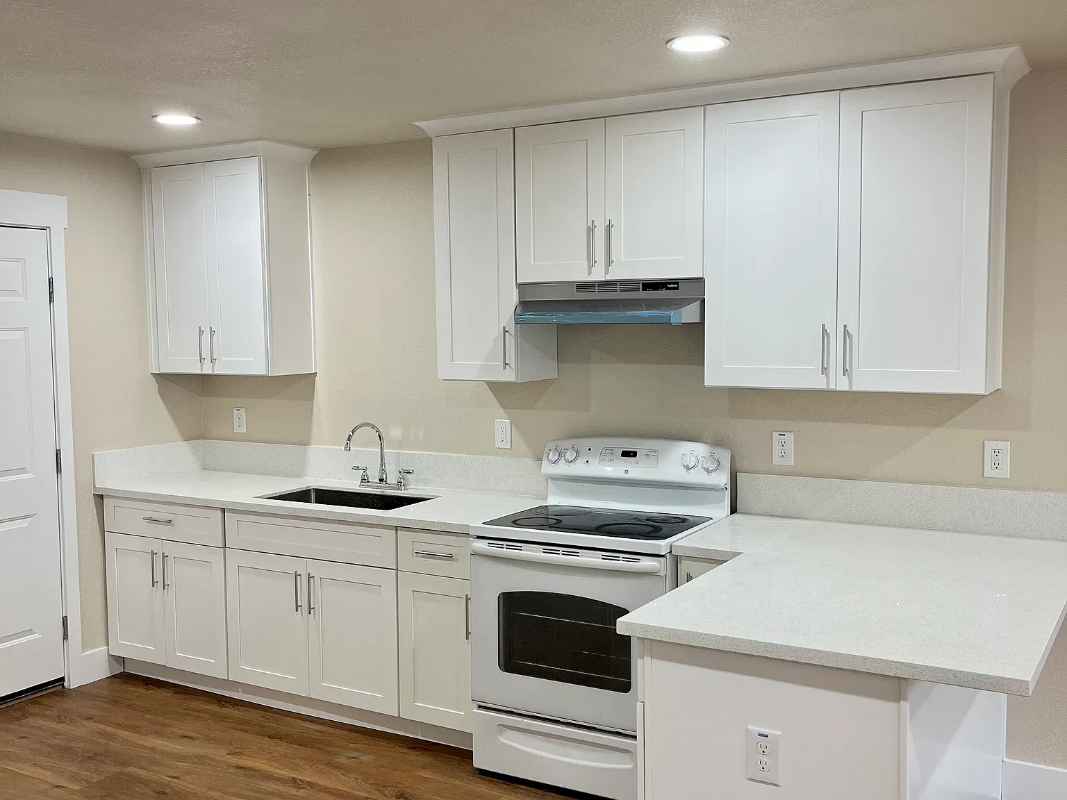 2 bed, 750 sqft, $1,295 — Photo 1