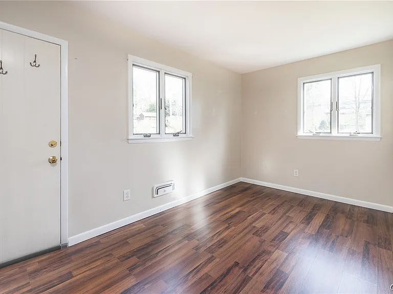 35 Lakeview Cir — Photo 14