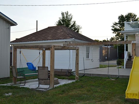 3rd image of 646 Fair Ave NW