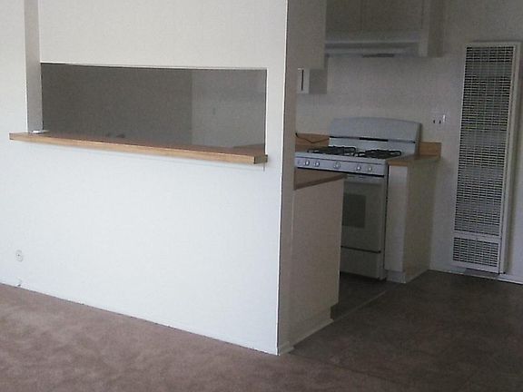 5th image of 6907 Whitsett Ave #217