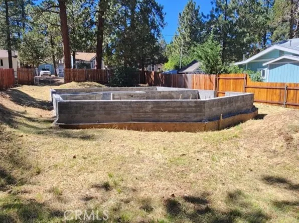 654 Vista Sugar Lf, Sugarloaf, CA 92386