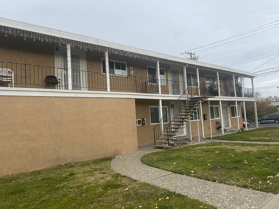 2nd image of 3601 Fairview Dr APT B