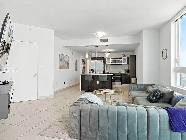1900 N Bayshore Dr #2810 — Photo 3