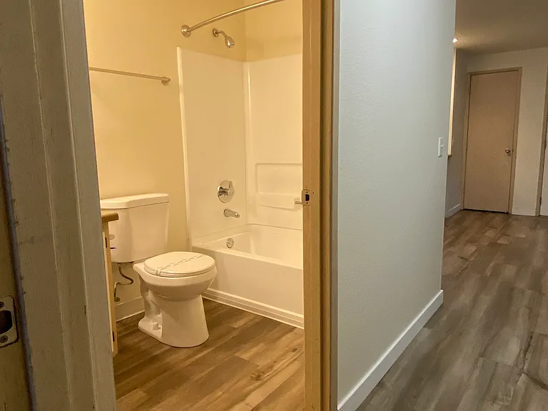 Chehalem Creek Apartments — Photo 27