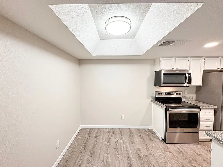 Maryland Court Apartments — Photo 35