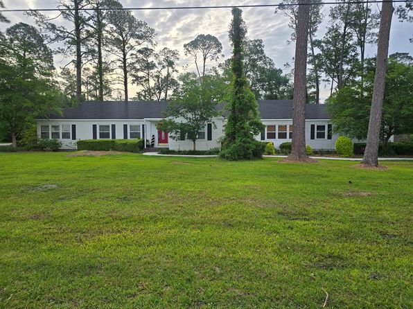 1102 S Dogwood Dr, Nashville, GA 31639
