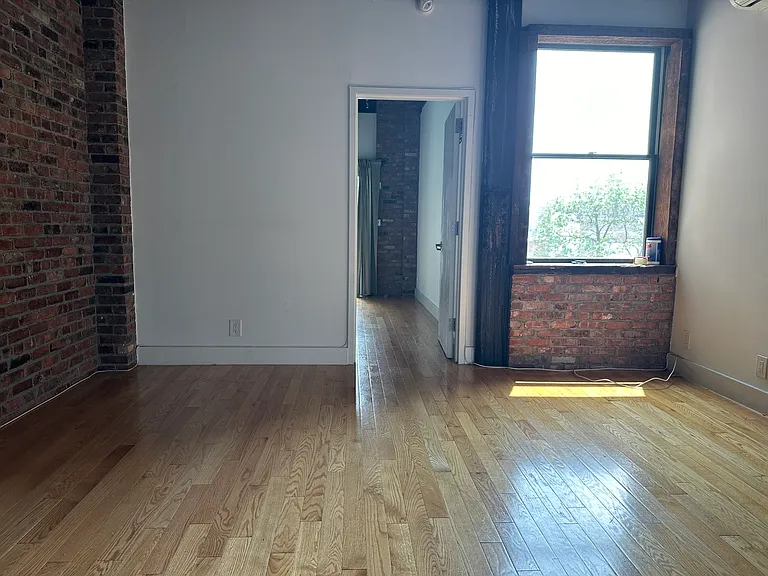 390 S 2nd St #4C — Photo 2