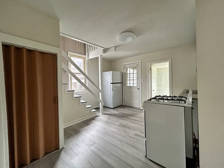 133 Springdale St — Photo 2