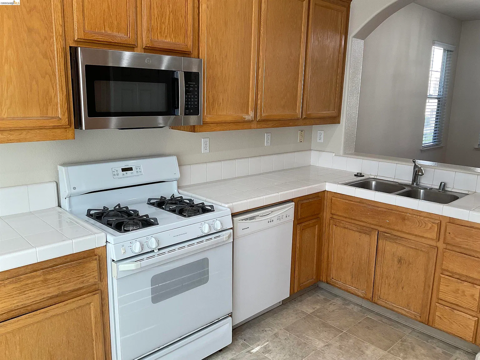 3 bed, 2.5 bath, 1350 sqft, $3,795 — Photo 4
