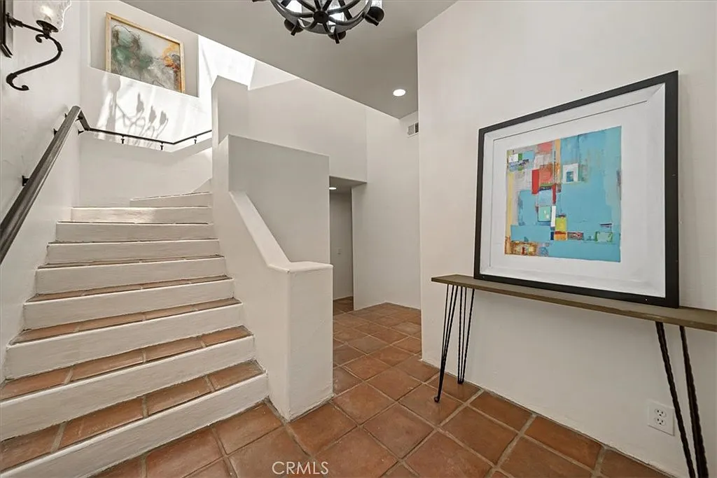 3 bed, 2273 sqft, $10,000 — Photo 4