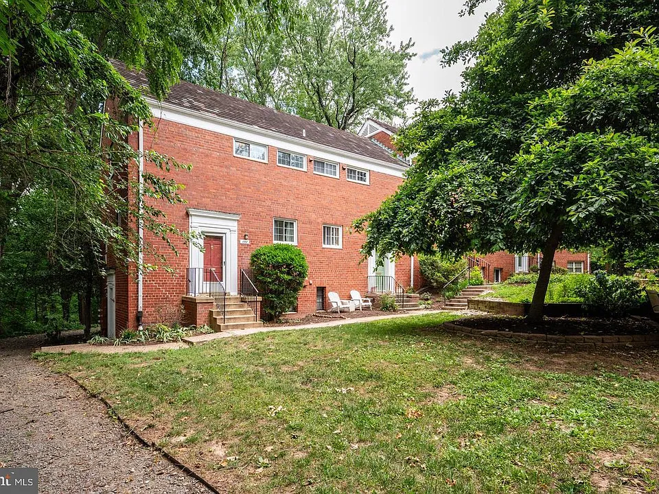1557 Mount Eagle Pl