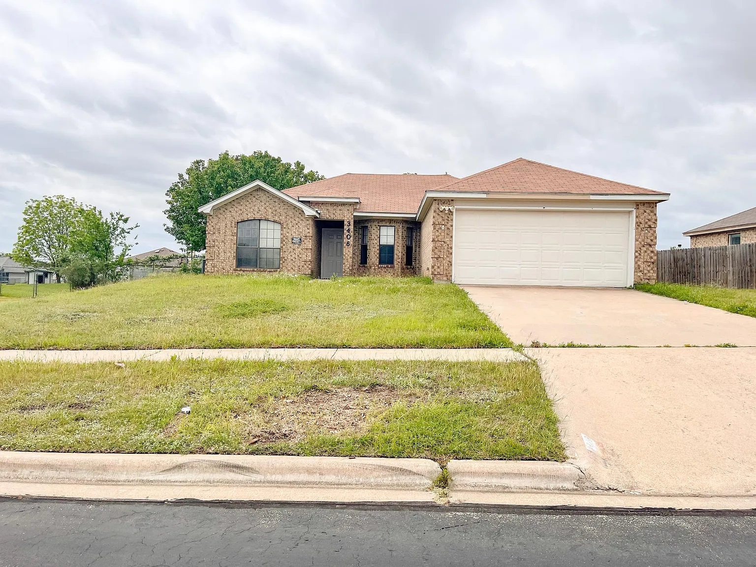 3 bed, 1279 sqft, $1,395 — Photo 2
