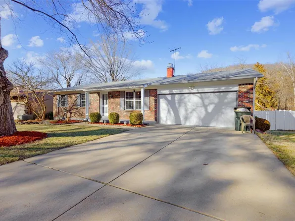 6409 Walnut Valley Dr, High Ridge, MO 63049