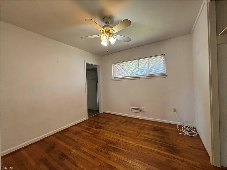 2901 E Malden Ave — Photo 11